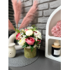 Welurowy flowerbox zgniła zieleń z bukietem peonii